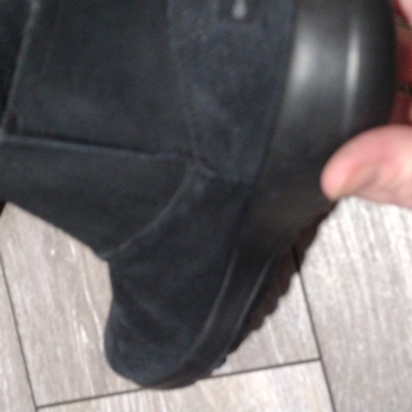 Skechers black suede ankle boots. Size 6.5 - Picture 6 of 14